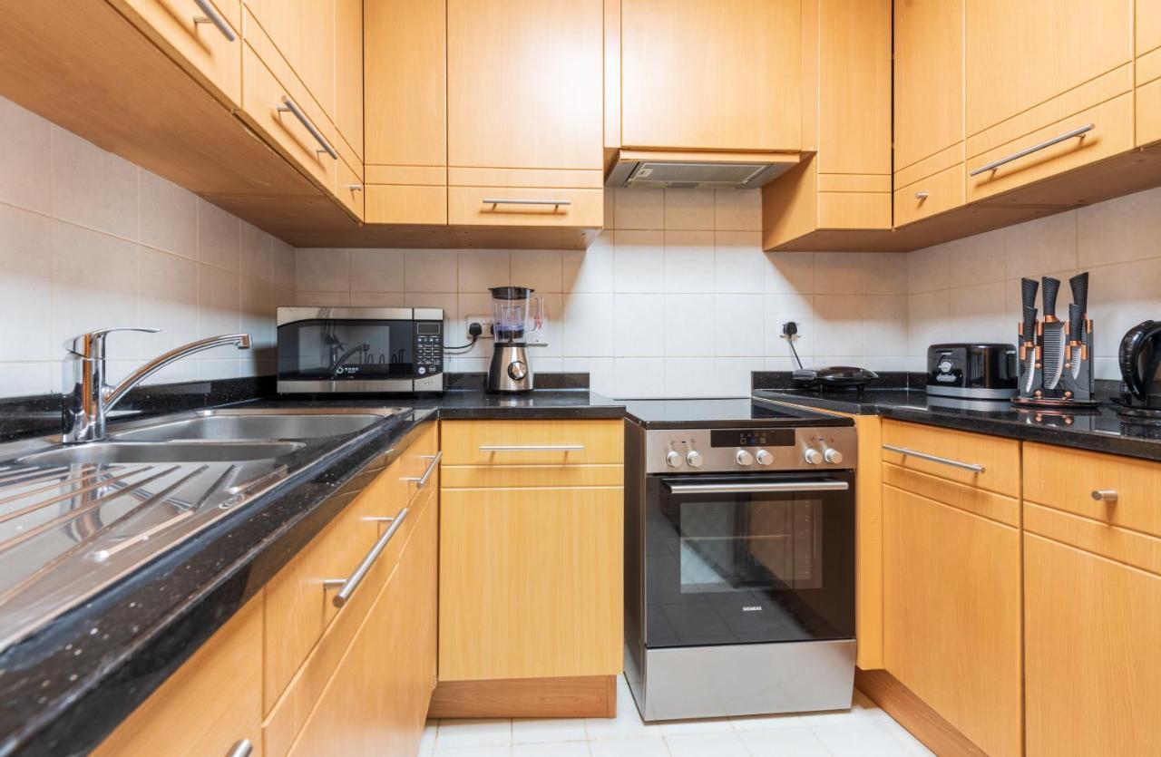 Trinity Holiday Homes - Sheikh Zayed Road Near To Financial Center Metro Station 두바이 외부 사진