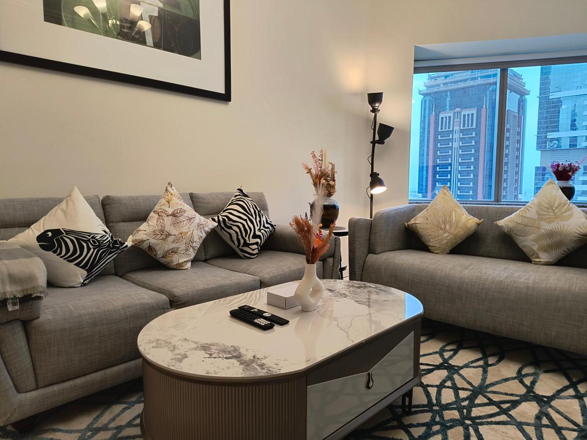 Trinity Holiday Homes - Sheikh Zayed Road Near To Financial Center Metro Station 두바이 외부 사진
