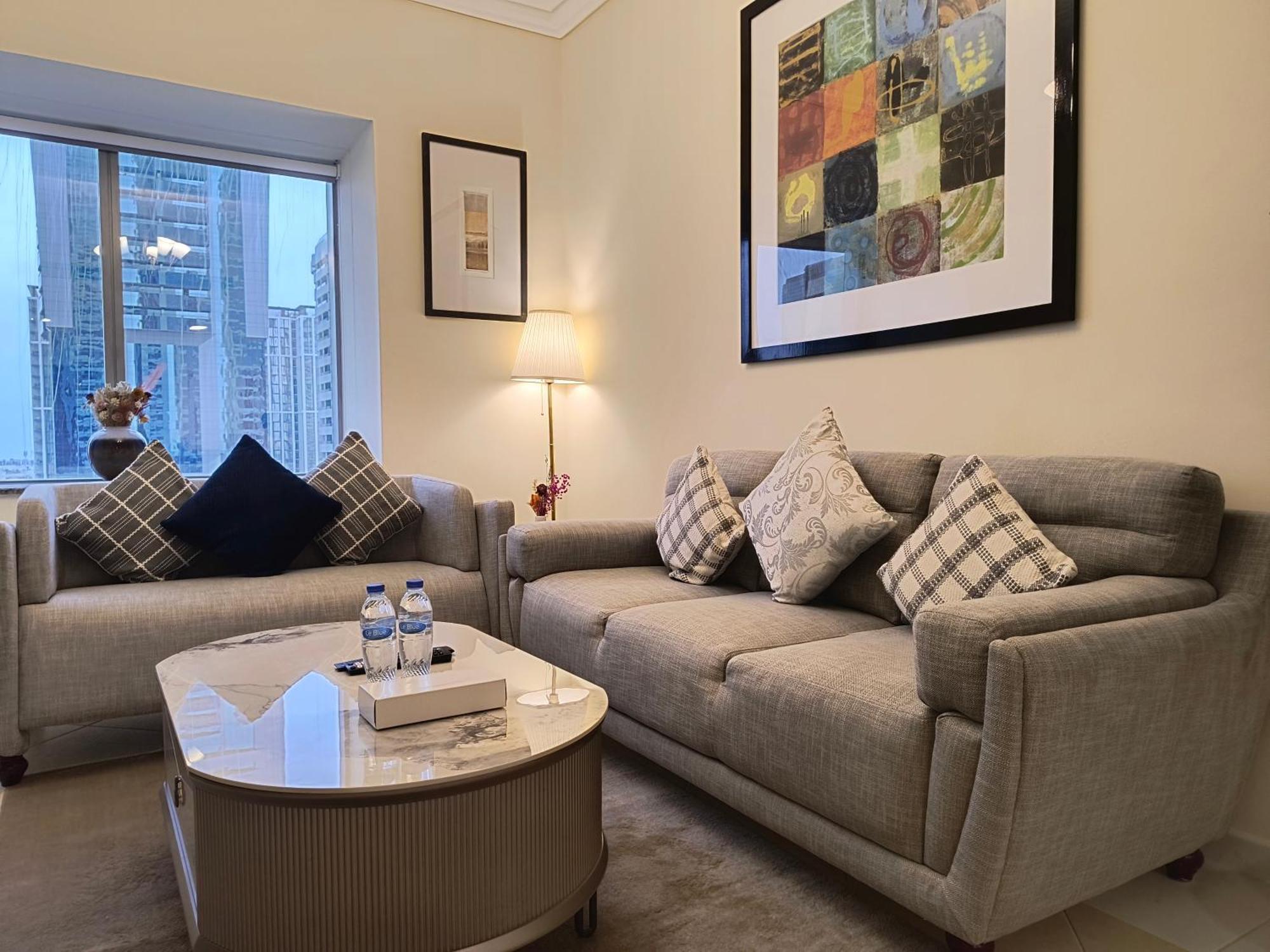 Trinity Holiday Homes - Sheikh Zayed Road Near To Financial Center Metro Station 두바이 외부 사진
