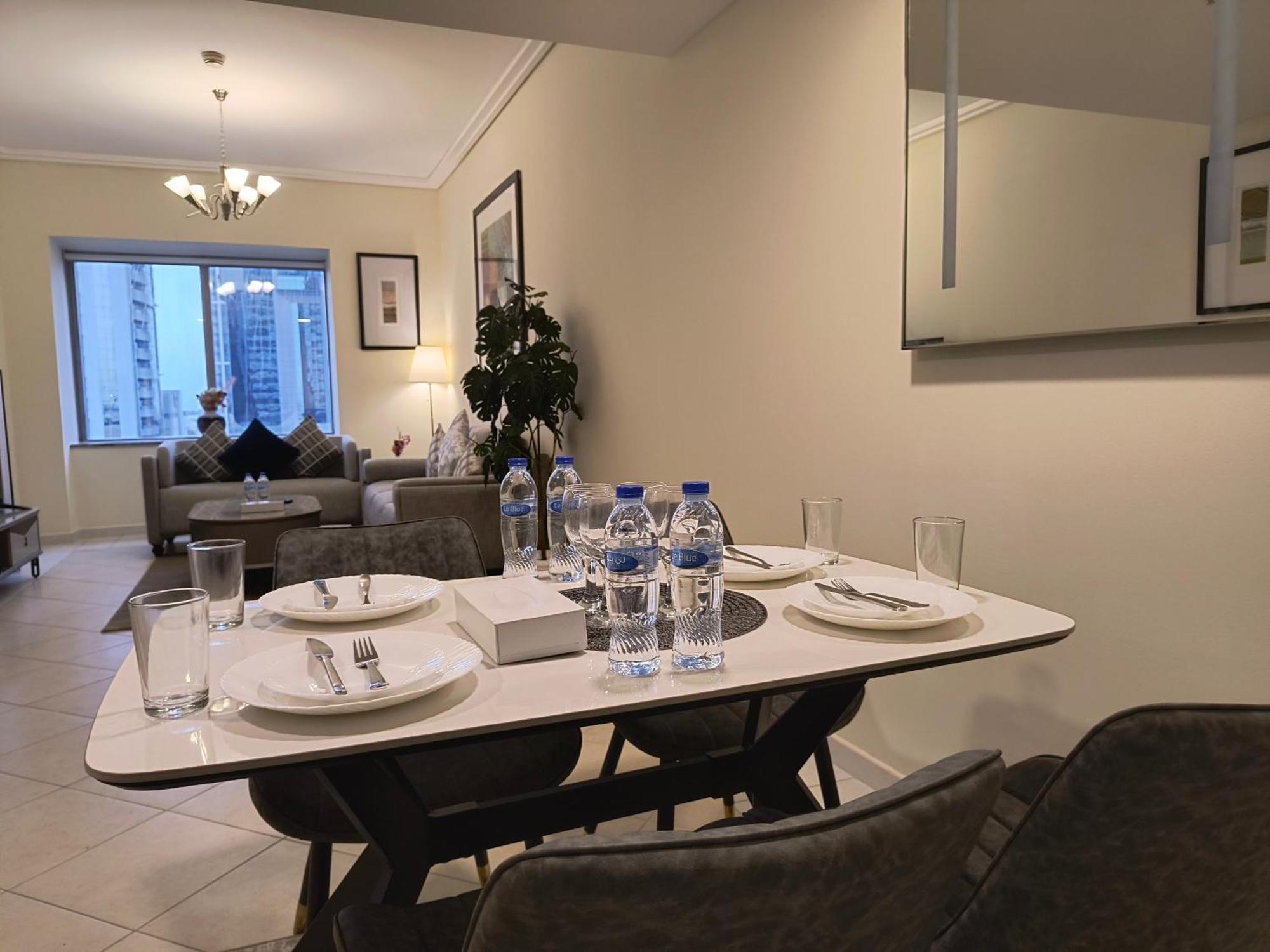 Trinity Holiday Homes - Sheikh Zayed Road Near To Financial Center Metro Station 두바이 외부 사진