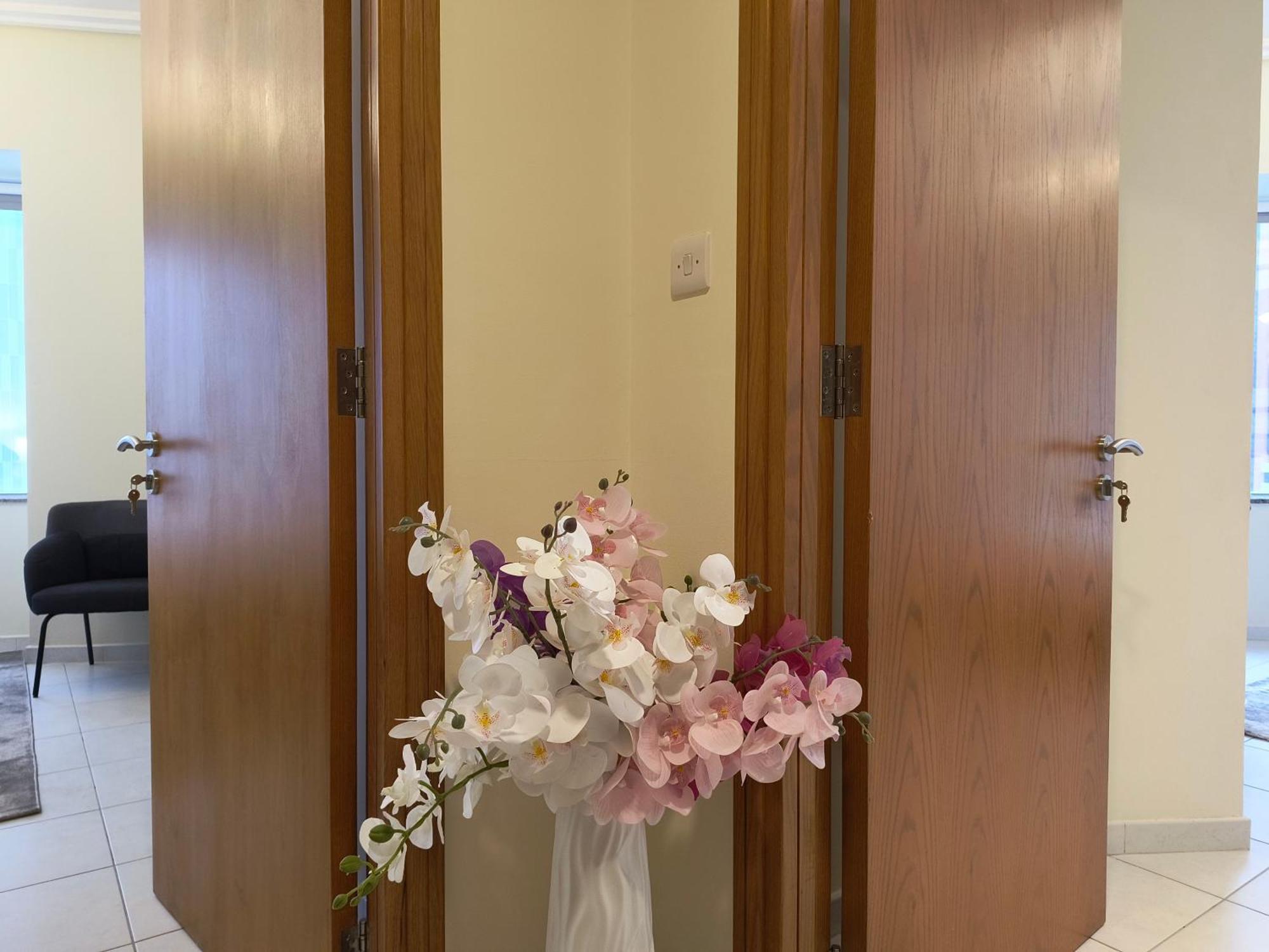 Trinity Holiday Homes - Sheikh Zayed Road Near To Financial Center Metro Station 두바이 외부 사진
